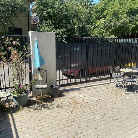 Lovely Apartment In Villa In Bucharest Exterior photo